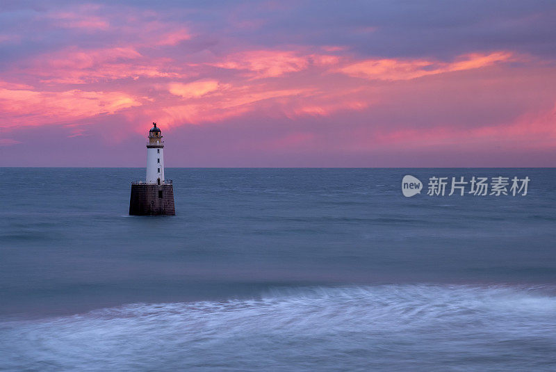 Rattray Head灯塔的日落，苏格兰